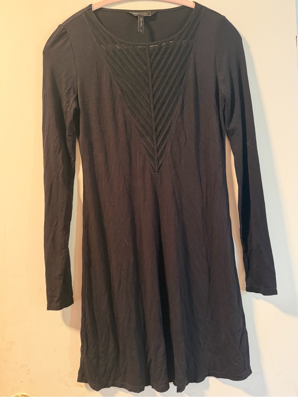 BCBGMaxAzria Black Long-Sleeve Knit Dress with Textured V-Pane XS